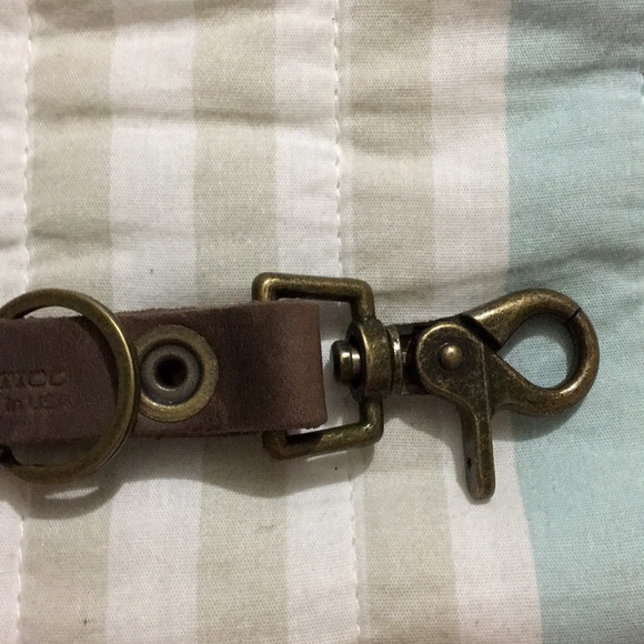 NWT loop keychain - Picture 5 of 7
